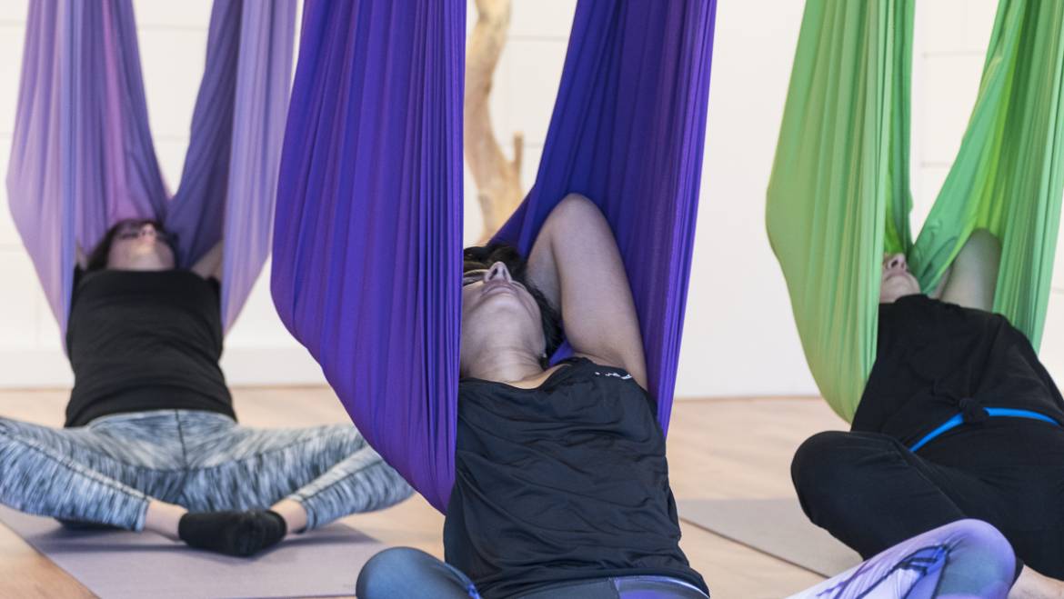 Relax & Recharge Aerial Yoga op woensdagavond en om de week op woensdagochtend