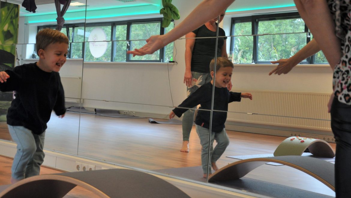 Ouder peuterlessen wobbelyoga