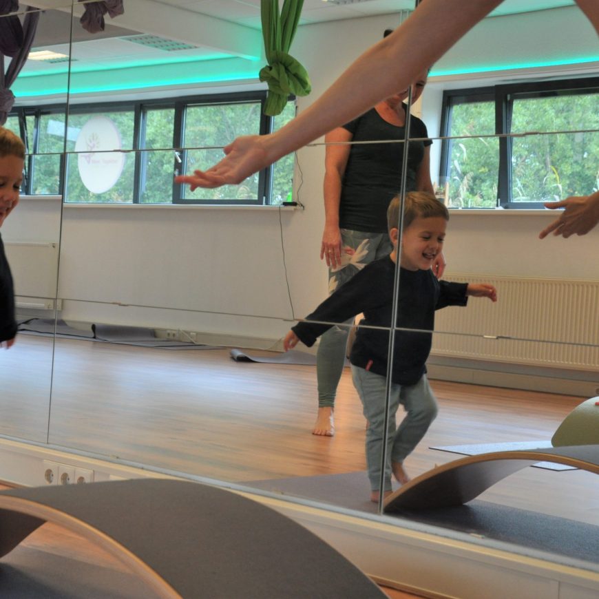 Ouder peuterlessen wobbelyoga